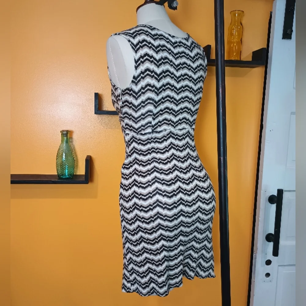 Ann Taylor Loft Petite White and Tan Black Striped Sleeveless Dress Size 0P - Picture 5 of 9